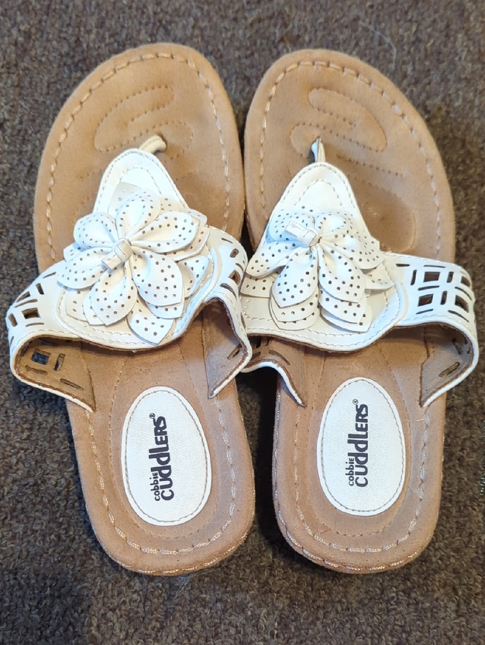 Cobb Hill Cuddlers Women's White Floral Leather Sandals